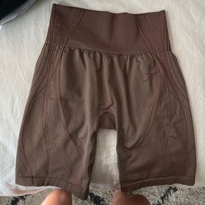 GYM SHARK MID-LENGTH SHORTS